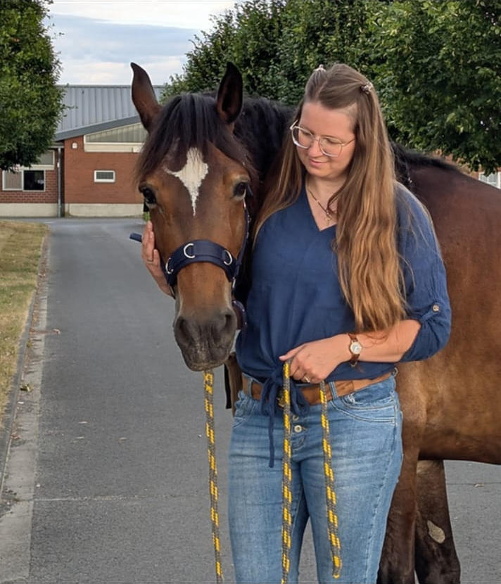 Lynn Kugler mit Pferd